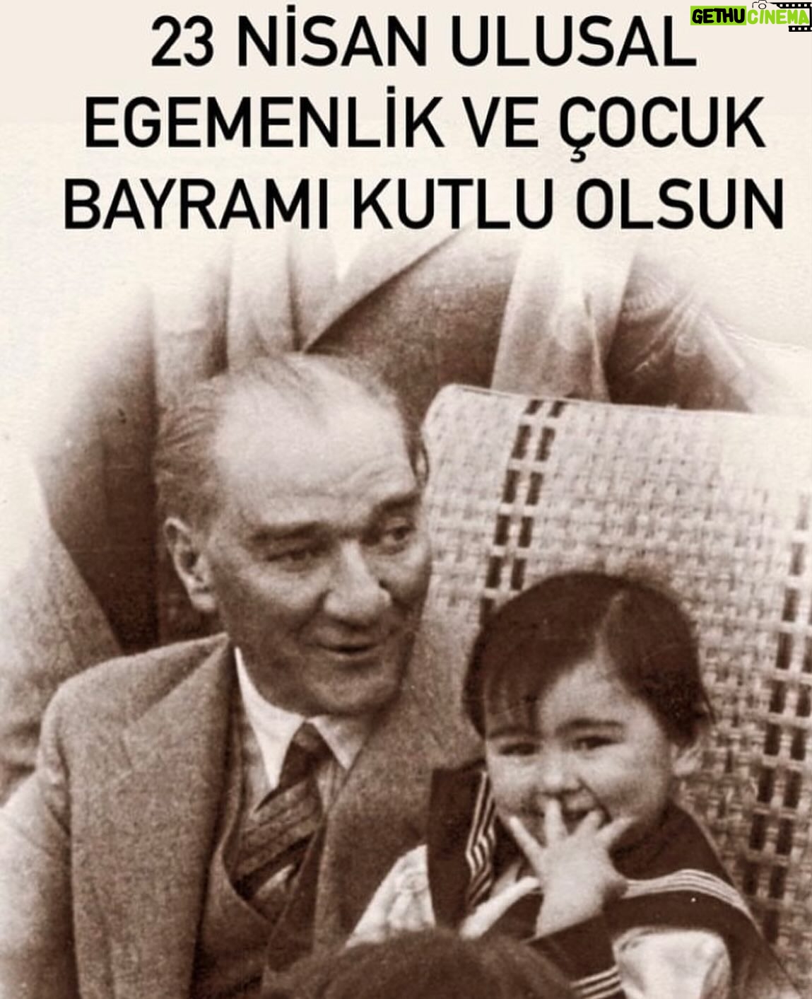 Funda İlhan Instagram - Derin saygım derin sevgimle Atam 🇹🇷 #atatürk #23nisanulusalegemenlikveçocukbayramı kutlu olsun 🇹🇷