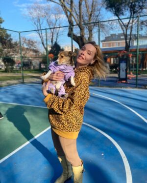 Funda İlhan Instagram - Ayy kalbimmm 💋💜✨ aklımda ➡️ Foxy 🕊️ dostlar