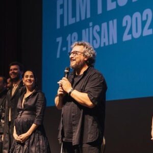 Funda Eryiğit Instagram - Boğa Boğa dün akşam ilk kez @istanbulfilmfestivali_ ‘nde seyirciyle buluştu. izleyicisi bol olsun! ✨

bu akşam ve her zamanımız için şahane @pinaraytas ‘a; ilgileri ve nezaketleri için @edagungor1 @museumoffineclothing ‘e ve @rafaelindiana ‘ya kucak dolusu teşekkürler♥️
