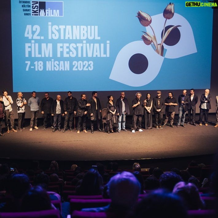 Funda Eryiğit - 25.9K Likes - Boğa Boğa dün akşam ilk kez @istanbulfilmfestivali_ ‘nde seyirciyle buluştu. izleyicisi bol olsun! ✨
bu akşam ve her zamanımız için şahane @pinaraytas ‘a; ilgileri ve nezaketleri için @edagungor1 @museumoffineclothing ‘e ve @rafaelindiana ‘ya kucak dolusu teşekkürler♥️