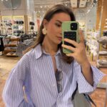 Funda Güray Instagram – Gömleğini çok sevdim çıkar onu bebeğim hadi gel bize gidelim ?? Şarkıyı hatırlayan  old but goldiesler 🫠🌸🌺💕

#oodt #photooftheday