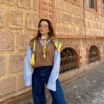 Funda Güray Instagram – Bu bayram metre kareye bin insan düşüyor 🌚 İstanbul kalabalık diye Mudanya ya kaçtık ama trafiğin hiç bir farkı kalmamışşş trafikten kaçış yok neyse bunu görmezden gelip güzel anlardan bir dump bıraktım size 
🍭 (çanta & pantolon üzerime yapıştı kgkgkf)

#oodt #photooftheday