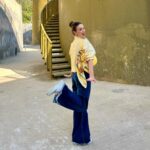 Funda Güray Instagram – Gel gel sarışınım gel 🌼 (yeleğime göndermeli şarkı)

#ootd