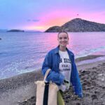Funda Güray Instagram – bişi dicem Ajda Pekkan’la şarkı bile söyledim daha nolsunnnn darısı Mayıs’ın başına belki bir Tarkan ?? 😂 

Nisan ayı özeti;
1- fotonun içsıkıntısı var 3 saate eve zor gittim 
2- benim fantastik dörtlüm 
3- Ajda’yı en önden izlemek için verdiğimiz çabamıza sağlık 💕 
4- en çok eğlendiğim o an 
5- Bodrum sahil ( siz yine de bostancı sahil diyebilirsiniz) 🌴
6- Gümüşlük ayıp ama bu nasıl bir gün batımı 
7-Aşkımla zoraki foto çekme geleneğim 💕 
8- @fulyazenginer cım neyi kutluyoduk biz 🍾 
9- Alaçatı ot festivalinin çiçeği kalmış 
10- my fam 🫶
