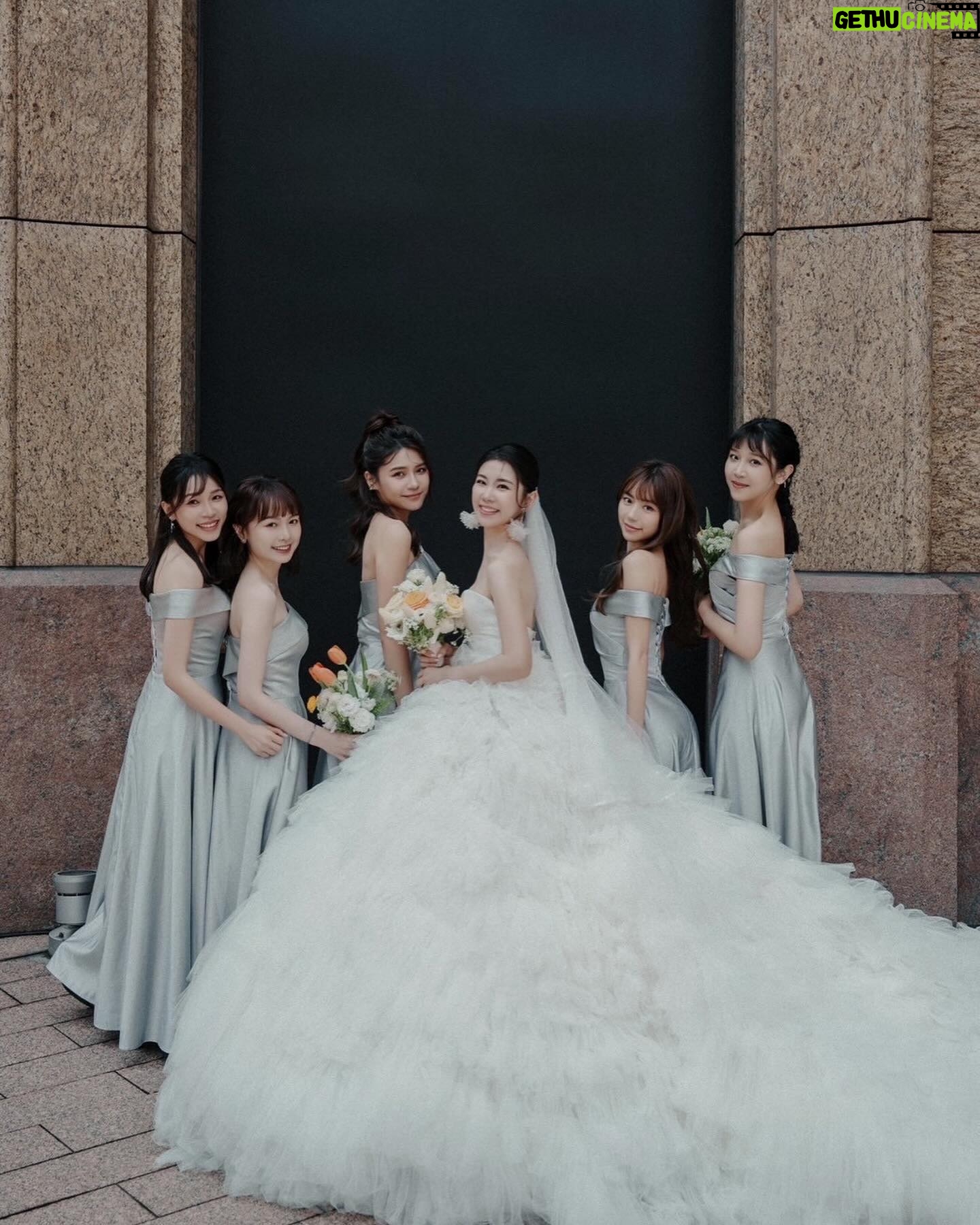 Furby Chen - 5.7K Likes - -
豬寶寶的婚禮💍
妳根本是美麗的韓星👰🏻♀️
時光飛逝 就這樣認識15年了🫣
一起玩小孩的時候還是覺得很驚人🙂
真的不可能
我昨天還在讀高中
今天妳就結婚了
?????
這時間錯亂是誰的問題😗