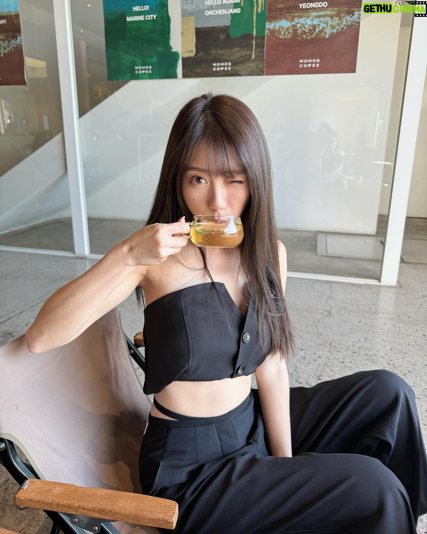 Furby Chen - 3.1K Likes - -
不得不說這陣子有點衰
但沒事
境隨心轉
沒有什麼好跟不好
順境逆境都允許它發生😌
重點是現在在海邊喝茶🫖
還坐到我想坐的位子 太快樂了ㄅ😎
#momoscoffee