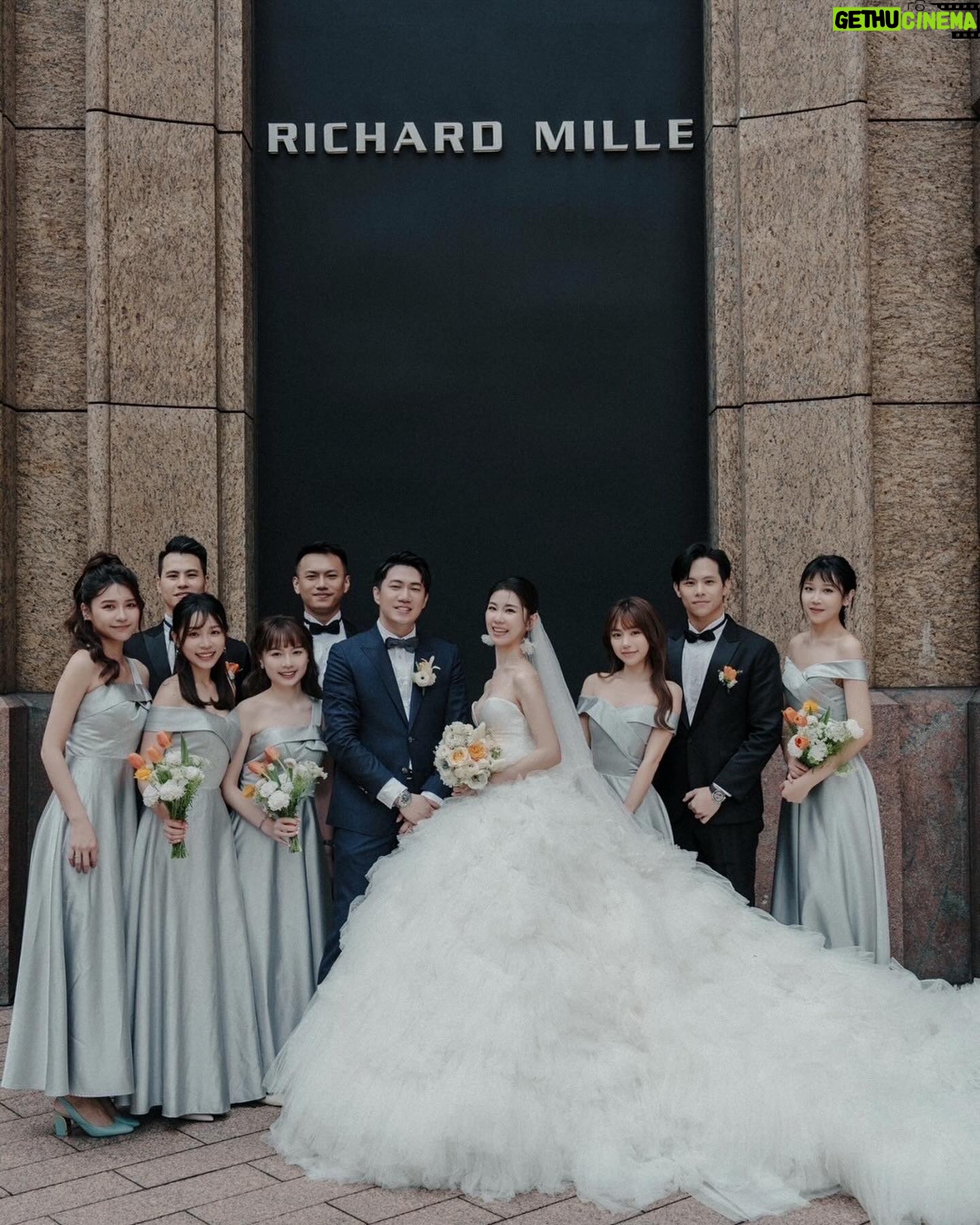 Furby Chen - 5.7K Likes - -
豬寶寶的婚禮💍
妳根本是美麗的韓星👰🏻♀️
時光飛逝 就這樣認識15年了🫣
一起玩小孩的時候還是覺得很驚人🙂
真的不可能
我昨天還在讀高中
今天妳就結婚了
?????
這時間錯亂是誰的問題😗