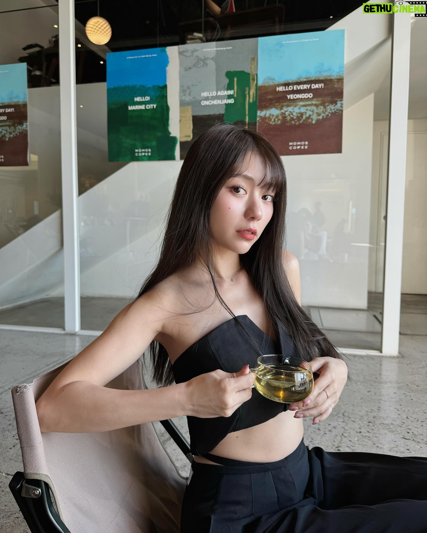 Furby Chen - 3.1K Likes - -
不得不說這陣子有點衰
但沒事
境隨心轉
沒有什麼好跟不好
順境逆境都允許它發生😌
重點是現在在海邊喝茶🫖
還坐到我想坐的位子 太快樂了ㄅ😎
#momoscoffee