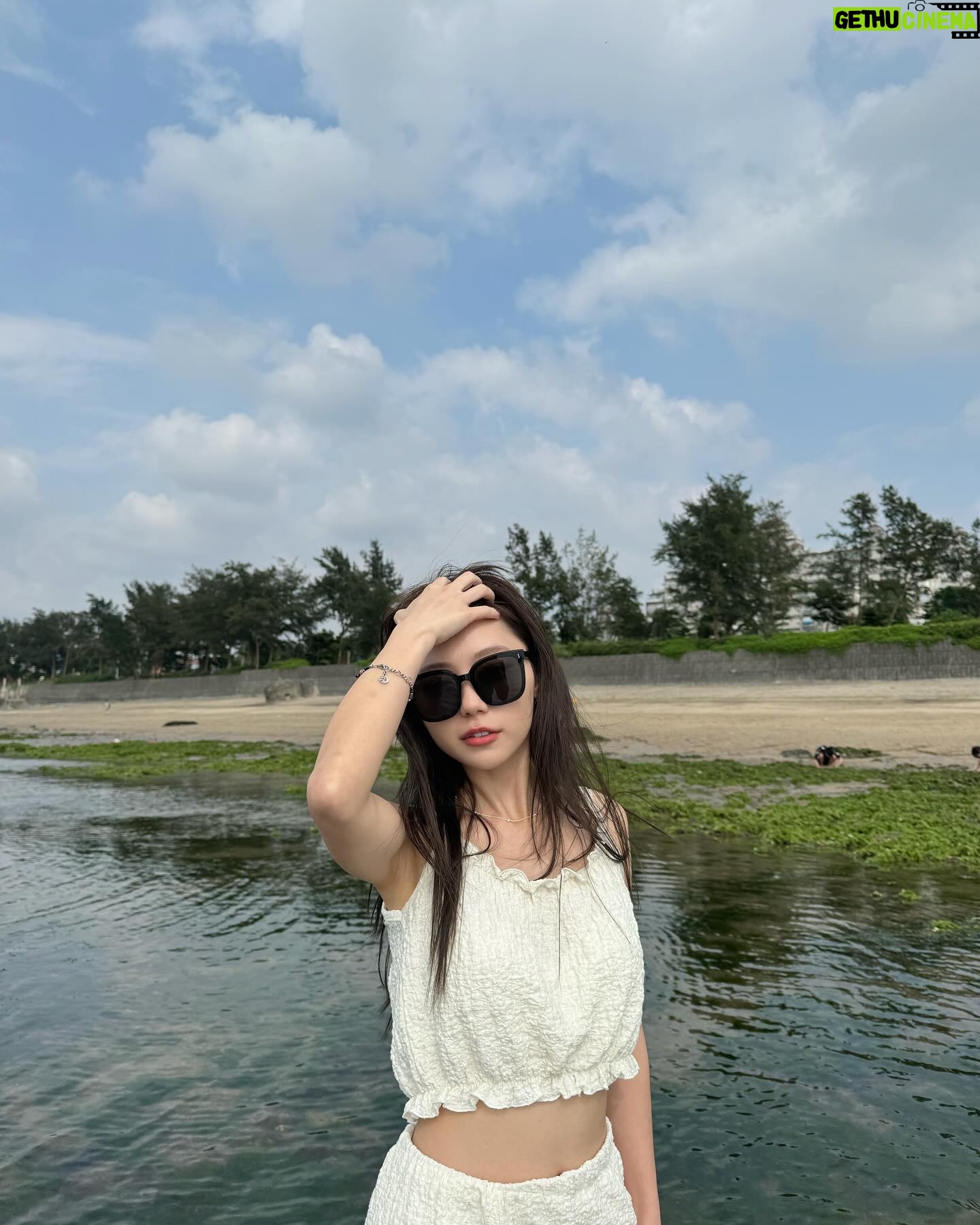 Furby Chen - 2.7K Likes - -
終於踩到海水了
好療癒⁄(⁄ ⁄ ⁄ω⁄ ⁄ ⁄)⁄
👗 @ctmoon_official