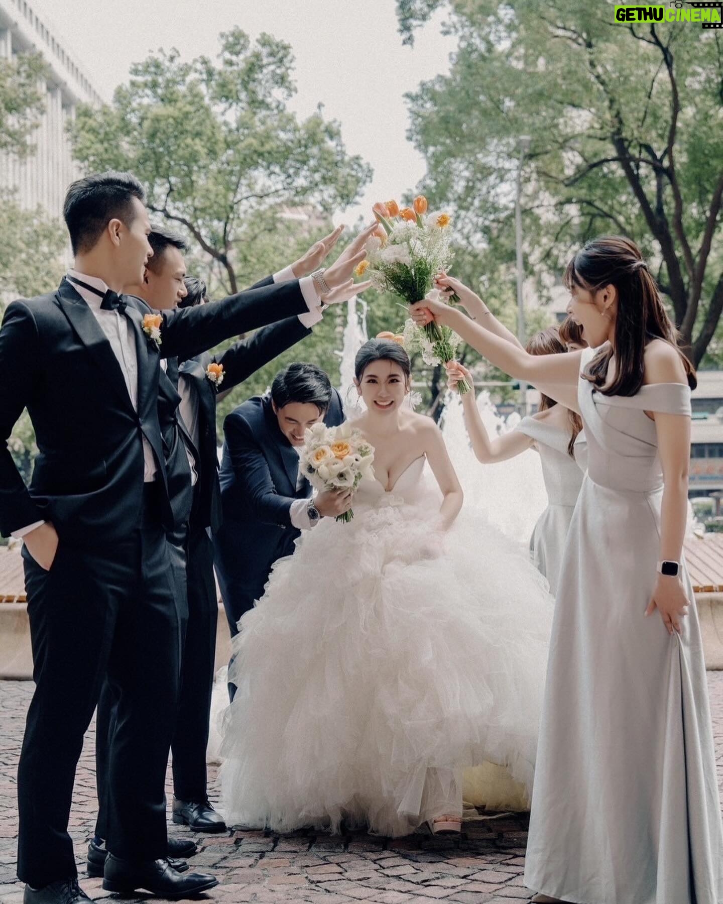 Furby Chen - 5.7K Likes - -
豬寶寶的婚禮💍
妳根本是美麗的韓星👰🏻♀️
時光飛逝 就這樣認識15年了🫣
一起玩小孩的時候還是覺得很驚人🙂
真的不可能
我昨天還在讀高中
今天妳就結婚了
?????
這時間錯亂是誰的問題😗