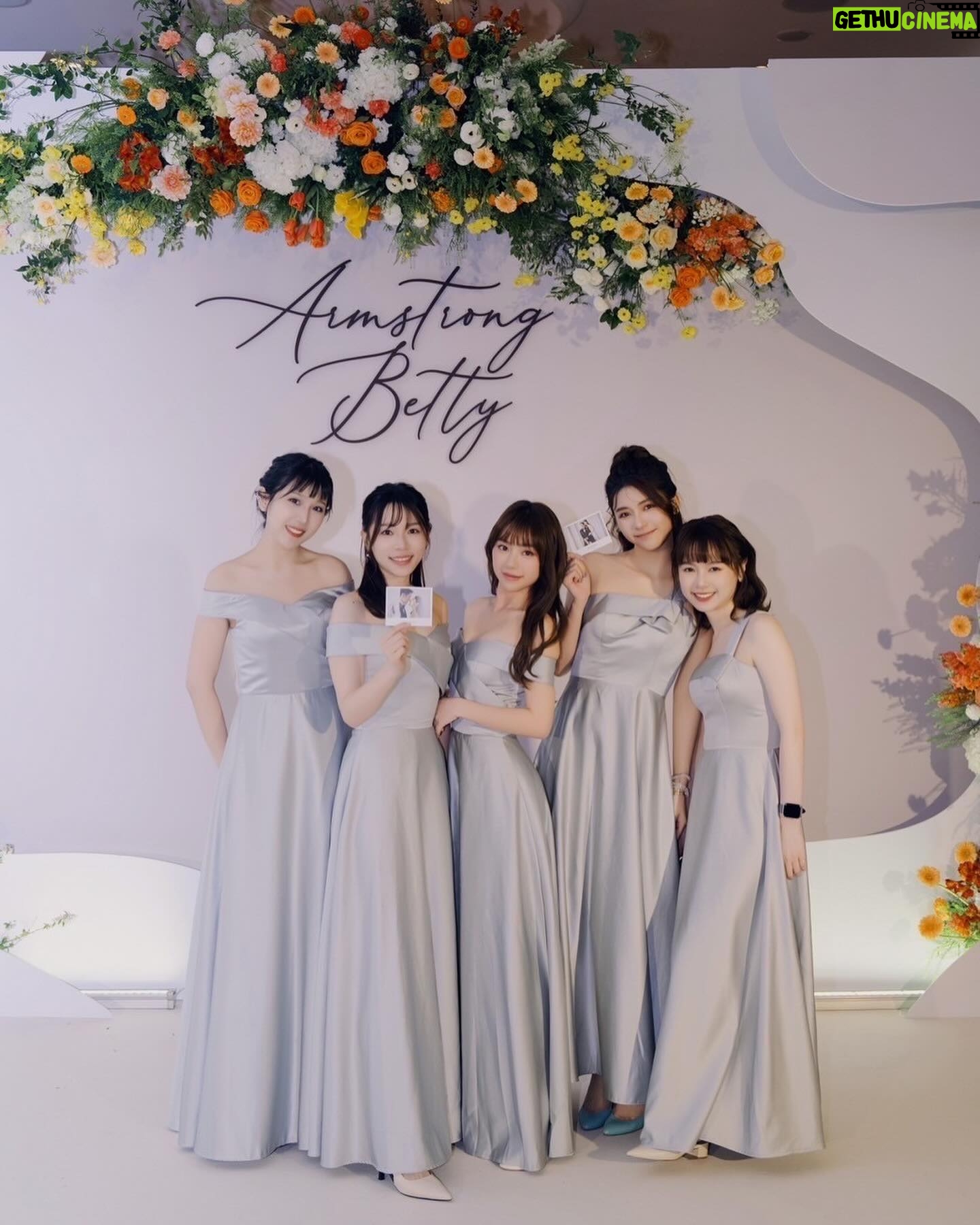 Furby Chen - 5.7K Likes - -
豬寶寶的婚禮💍
妳根本是美麗的韓星👰🏻♀️
時光飛逝 就這樣認識15年了🫣
一起玩小孩的時候還是覺得很驚人🙂
真的不可能
我昨天還在讀高中
今天妳就結婚了
?????
這時間錯亂是誰的問題😗