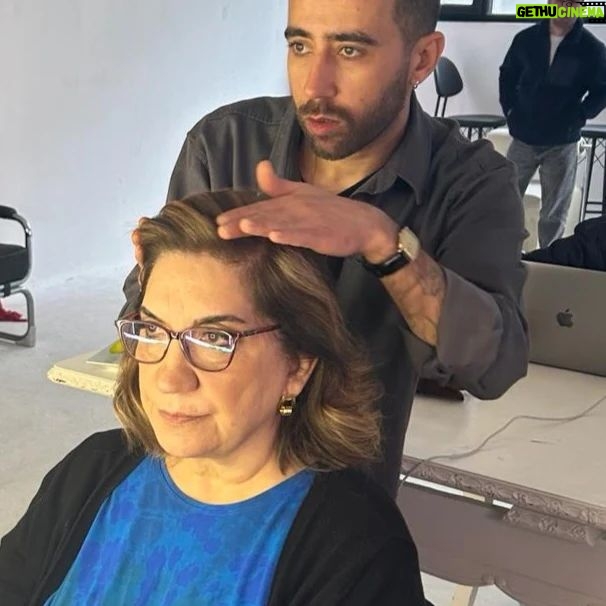 Füsun Demirel - 4.1K Likes - HEP YENIDEN BAŞLAMAK, KURULU DUZEN DEDİĞİN NE KI? YENIDEN KURULUR,YENIDEN VE YENIDEN...
YASAM DEDIGIN NE KI? CIKARSIN,HAZLAR DUYARSIN,BAŞARILAR,SEVİNÇLER... INERSIN ,YIKIM YASARSIN, ENKAZDA KALIRSIN,YUREGIN DAGILIR,AGLARSIN... AMA NE DEMISLER? ÖLENLE ÖLUNMÜYOR, GIDENIN ARDINDAN KAYBOLAMIYOR INSAN... HEP YENIDEN BAŞLIYOR. YEPYENI BIR HAYATA YENIDEN , EN BASTAN...