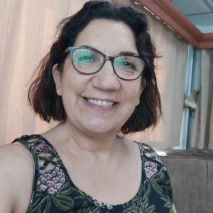 Füsun Demirel Instagram - Gülümse, yüreğimdeki  sızı  dursun 
Gözyaşlarım  kurusun Gülümse...
Tenime dokun, aklımı al başımdan 
Gülümse...🫠
Sen Gülümse  ki , Dönsün  Dünya...
#gülümseyeter 😇💛🤎💚😻🫶🫶👍