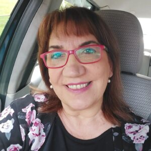 Füsun Demirel Instagram - HEY YILLAR YENİLMEDİM SİZE UMUTLARIM YİNE AYNI... 💃BIR TUTKU YASIYORUM YINE AYNI TELAS  ICIMDE... 🌷🪻
HEY YILLAR YENILMEDIM SIZE BENIM ICIN BAHAR AYNI...🥰AYNI O ILIK RUZGAR ESIYOR YINE ELLERİMDE.🦋🦋