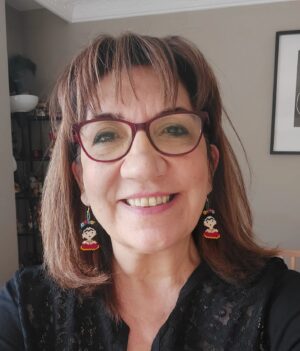 Füsun Demirel Instagram - gülümse  yalanlara,dolanlara...
Gülümse  ihanetlere, sırtından vuranlara...
Gül ki  yeniden  doğsun  güneşin  yüreğinde 
Bahar çiçekleri açsın yeniden...