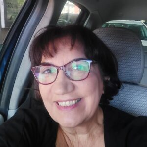 Füsun Demirel Instagram - Dünya  dediğin ne ki? Nedir paylasamadigi  kötülüğün? Nedir bunca gaddarlik, barbarlık,
Bunca zulüm, bunca nefret...
Biz kötülüğe karşı meydan okurken hep gülümseyelim. iyiliğin galip geleceği bir Dünyayı  yaratmak ellerimizde... Dayanışma, sarmalanma,  empati kurma, sevgi, sevgi, sevgi,sevgi❣️❣️❣️ Biz kahkaha atarak Dünyayı değiştirecegiz. Yüreğimizdeki sevgi öylesine büyük,  öylesine kapsayici ki, herkese yetecek.💞💞💞💞💞💞💞🧡💞💞🧡💞
Hadi Gülümse 😊😄😀😇😇😇💙💜💙