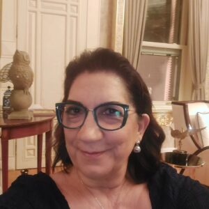 Füsun Demirel Instagram - AYSEL! AHH  AYSEL! AH, DELI KADIN !
KIR ŞU ZINCIRINI  BE AYSEL!  SEN BIR ERKEGE MUHTAC FALAN DEGILSIN!
CESARET AYSEL,CESARET!🦋🦋🦋🦋
@copadamtvdizi 💙@startv 💙