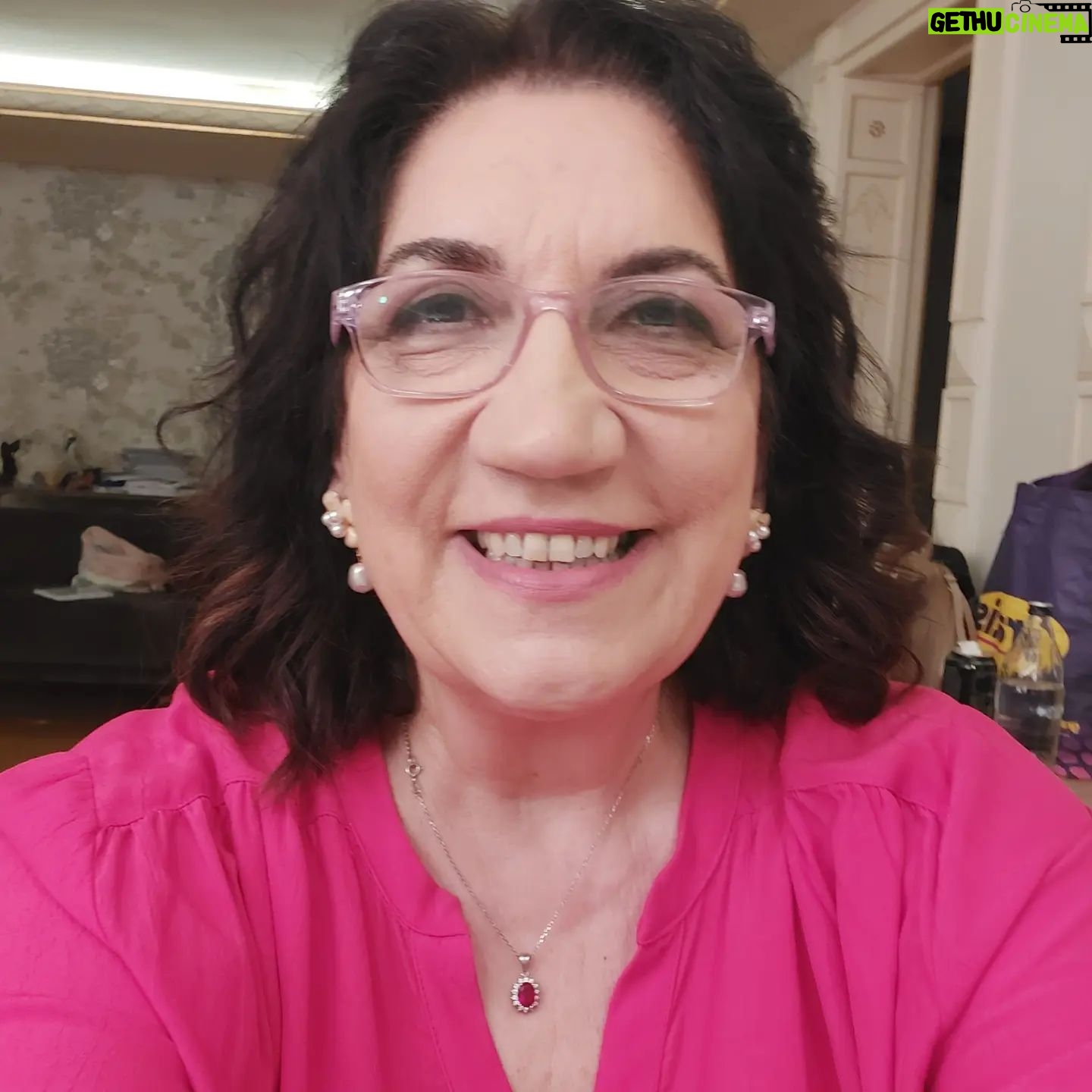 Füsun Demirel - 6.3K Likes - Yaşamak,doya doya..🩵. inadına Yaşamak.❤️
Düşmana inat 1 gün fazla Yaşamak...💪
Göremediğimiz,doyamadığımiz o hasret dolu günler hatırına Yaşamak...🫶🫶🫶🫶
Hep gülümseyerek hayata,hep üreterek ve severek ... ❤️aşk için Yaşamak...❤️