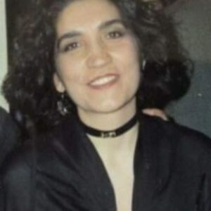 Füsun Demirel Instagram - "HADi GÜLÜMSE HADİ, 
DOSTLARA  GÜLÜMSE 
DÜŞMANA INAT GÜLÜMSE 
ÇİÇEKLER YESERSIN GÖNÜL 
BAHÇENDE, HADI GÜLÜMSE "...