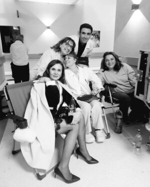 Füsun Demirel Instagram - @bahar.dizi #sethalleri🎬 #setteyim #canlarım💕 
@neslihanyesilyurt @temedragve @hatisaslan @mehmetyilmazak @showtv @mfyapimtv
