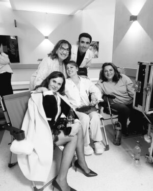 Füsun Demirel Instagram - @bahar.dizi #sethalleri🎬 #setteyim #canlarım💕 
@neslihanyesilyurt @temedragve @hatisaslan @mehmetyilmazak @showtv @mfyapimtv