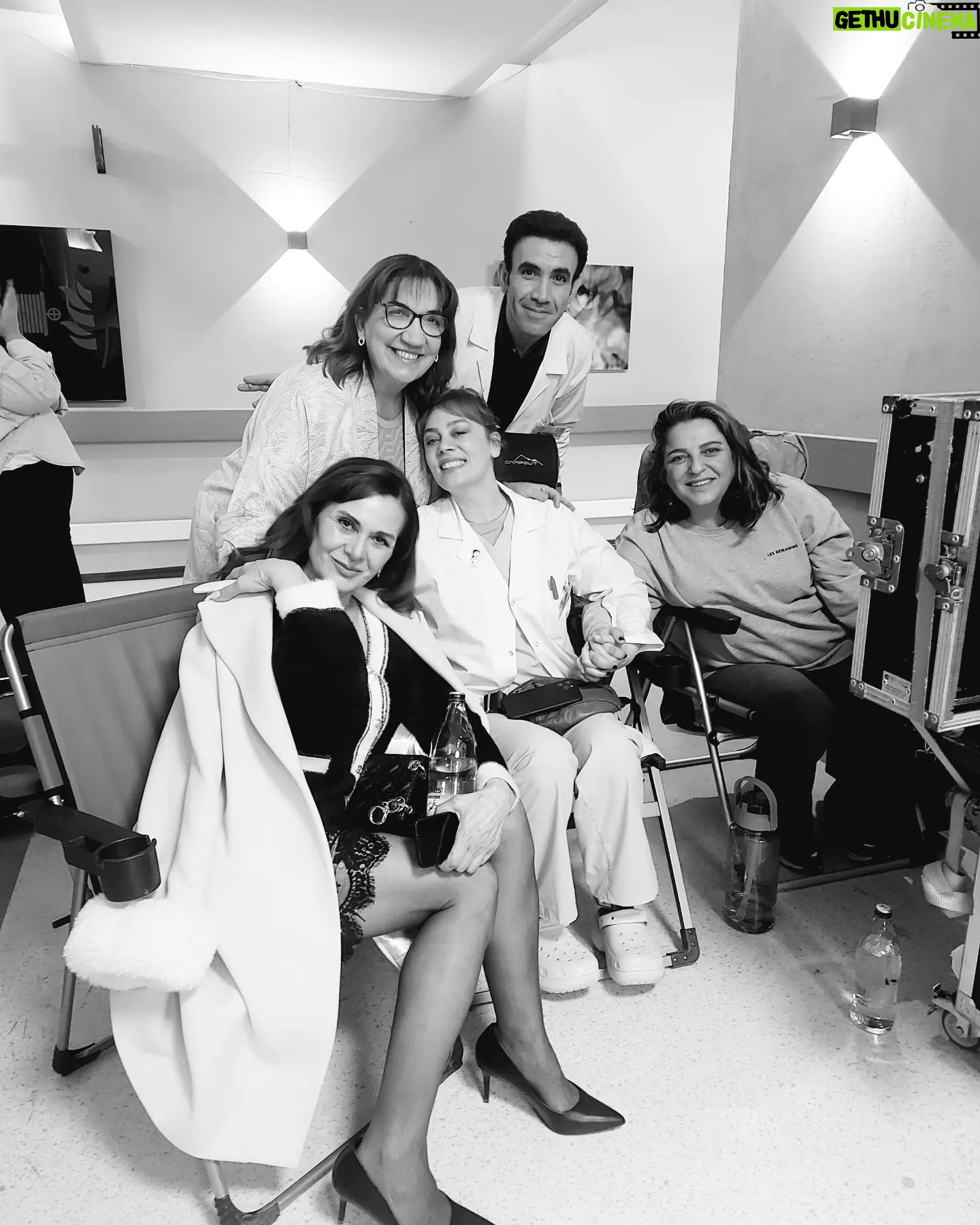 Füsun Demirel - 24.4K Likes - @bahar.dizi #sethalleri🎬 #setteyim #canlarım💕
@neslihanyesilyurt @temedragve @hatisaslan @mehmetyilmazak @showtv @mfyapimtv