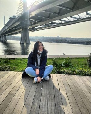 Fəridə Şahbazova Instagram - Kendi yaşamınızı,nezaketle davranmanız gereken bir ziyafet olarak düşünün.Servis tabağı size geldiğinde,elinizi uzatın ve ölçülü bir miktarda yiyeceği tabağınıza alın.Eğer servis tabağı henüz size gelmemişse,sabırla sıranızı bekleyin.......(Epiktetos)