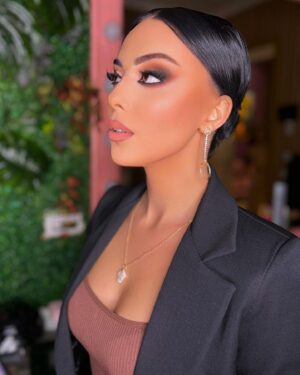 Fəridə Şahbazova Instagram - Чудо обязательно случится🎲 @makeupbysebnem_ ❤️ @lareinebaku