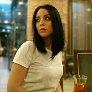 Fəridə Şahbazova Instagram - Ütü işinə nifrət edən və bütün paltarlarını ütüləmədən geyinən o cəsarətli mənəm🤩