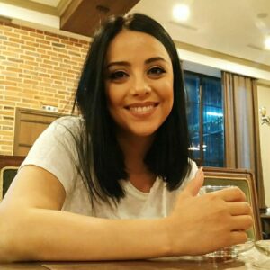 Fəridə Şahbazova Instagram - Ütü işinə nifrət edən və bütün paltarlarını ütüləmədən geyinən o cəsarətli mənəm🤩