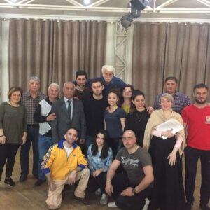 Fəridə Şahbazova Instagram - Bu gün Azərbaycan peşəkar Milli Teatrının 148 yaşı tamam olur.Teatr sənəti canlı ünsiyyətdə yaşayır və nəfəs alır.Əks halda bu artıq teatr olmur.Teatrı Kinodan və başqa vizual sənətlərdən fərqləndirən də məhz budur.Artıq bir ildir ki,Teatr səhnəsindən və tamaşaçı ilə canlı ünsiyyətdən məhrum qalan, teatra həyatını həsr edən,teatrla yaşayan ,teatrı sevən hər kəsin SƏNƏT Bayramı mübarək.Hər şeyə rəğmən Sənət və Sənətə ümidimiz yaşayır...YAŞASIN TEATR🎭🎭🎭🎭🎭 #theatre #nationaltheatreday🎭akademik