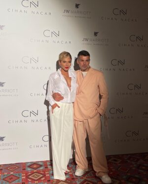 Gökçe Eyüboğlu Instagram - Dün gece 🌟 #cihannacar10thyear 🌟
Nicelerine🍀✨
.
📸 @damlaess 
👗 @happytowear_