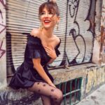 Gökçe Eyüboğlu Instagram - 🎂Şuraya bir doğum günü kızı bırakayım🎂 İç açıcı günlerde kutlamak isterdim ama olsun😇 Umudu yitirmek yok. Güzel günlere🍀 ✨ Beni bugün çokça şımarttınız😇 Teşekkür ederim; iyi ki varsınız♥️ 📸: @emreyunusoglu_ Styling : @oscarmorriss Saç : @huysuzvetatliadam Makyaj : @makeupguruaybuke @selinkokmanagement @grandcarre ♥️