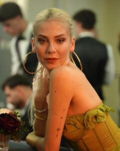 Gökçe Eyüboğlu Instagram - Sondan başa… Her biri başka; hepsi ben ✔️