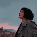 Göksel Instagram - Şarkı söyleyerek, saplanan bıçakları bir bir çıkarıyoruz. Biz ilk videoyu turne yollarında çektik. Sizden gelenleri bekliyoruz. ⚔️❤️‍🔥 #bıçak #mardin @solesmuzik @avrupamuzik 🎥 @miraysenergun