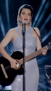 Göksel Instagram - Benden Geçti Aşk… Şarkılarımın ham hali çoğunlukla böyle gitarımla… Bir de uğurlu gitarım var, o genelde evimde . 🎸❣️