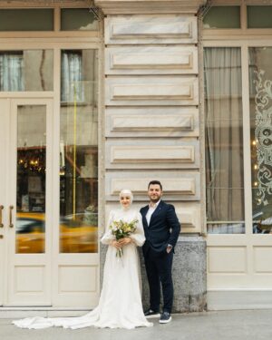 Gözde Akyıldız Instagram - İstanbul koskoca bir şehir..Ve bu şehir yalnızca seninle anlamlı…🕊️

Gelinlik: @houseofzarif 
Makyaj ve Türban Tasarım: @gizemyolcustudio 
Aksesuar: @gizemyolcustudio 
Gelin Buketi: @rosebellaflowers 

#gelinlik #gelinvedamat #damat #gelin #gelinbaşı #davetiye #alyans #aşk #gelinmakyajı #dışçekim #düğünfotoğrafçısı #düğün #düğünçekimi