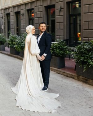 Gözde Akyıldız Instagram - Güzel ve Zarif
 #houseofzarifgelini @akyldzgzde 🤍
🦢
@masalgibi ve @gizemyolcustudio ekiplerinin ellerine sağlık 🤍
#houseofzarifgelini #houseofzarif #modest #gozdeakyildiz