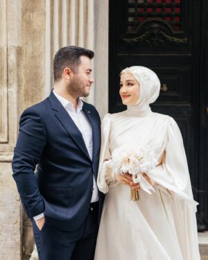Gözde Akyıldız Instagram - Güzel ve Zarif
 #houseofzarifgelini @akyldzgzde 🤍
🦢
@masalgibi ve @gizemyolcustudio ekiplerinin ellerine sağlık 🤍
#houseofzarifgelini #houseofzarif #modest #gozdeakyildiz