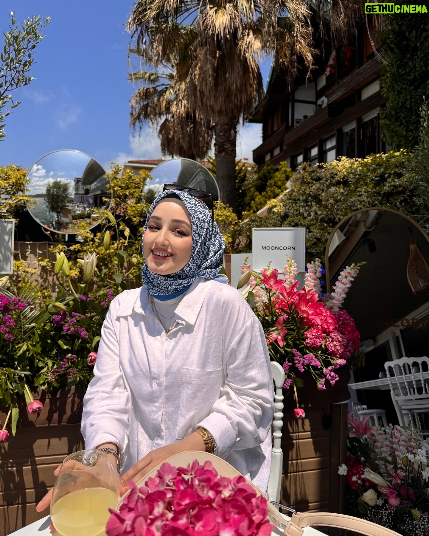 Gözde Akyıldız Instagram - İyi gelen bir gün 💐🎀🫶