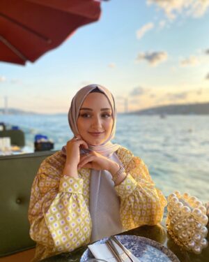 Gözde Akyıldız Instagram - Hoşgeldin yeni yaşım ✨

⭐️