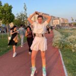 Gözde Cığacı Instagram – Sondaki foto gerçek ben 😅😂 Kask kolluk dizlik falan hep takın çocuklar ben havalı poz için çıkarttım 🤓🌞
