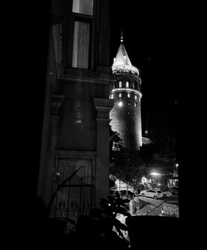 Gözde Cığacı Instagram - Kule benimle fotoğraf çekilmek istedi.Ben de onu çektim.

📸 @vontrier 🌹