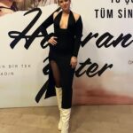 Gözde Cığacı Instagram - Benim Canım arkadaşım @berksenkal ‘ın beni hiç yalnız bırakmayan markası @iamnotbasiccom bu gece beni tam da olması gerektiği gibi hissettirdi 🙏🏻🤍