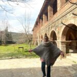 Gözde Cığacı Instagram - Kelimelere henüz dökmeye bile kıyamadığım “ilk” ler yaşadım…öyle bi his ki bunun sonu yok biliyorum.Kendimle yüzleştiğim,reddedip pes etmek isterken kendime inancımın hep körüklendiği bi kamptı…Ben ayaklarım yere basıyor sanmışım,ben aşık oldum sanmışım ve ben nefes aldığımı zannetmişim… Sizi benim yoluma çıkaran her şeye şükür ve Teşekkür 🙏🏻 @mustafatoltek @cigayoga @kentligurular Ağlamakta bizdendi,katılarak gülmekte ve tabi orda bulunan herkes de (: hepimiz bir iz 🤍 “Yüreğimiz kıymet bilene emanet” Mevlânâ Celâleddîn-î Rûmi