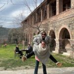 Gözde Cığacı Instagram - Kelimelere henüz dökmeye bile kıyamadığım “ilk” ler yaşadım…öyle bi his ki bunun sonu yok biliyorum.Kendimle yüzleştiğim,reddedip pes etmek isterken kendime inancımın hep körüklendiği bi kamptı…Ben ayaklarım yere basıyor sanmışım,ben aşık oldum sanmışım ve ben nefes aldığımı zannetmişim… Sizi benim yoluma çıkaran her şeye şükür ve Teşekkür 🙏🏻 @mustafatoltek @cigayoga @kentligurular Ağlamakta bizdendi,katılarak gülmekte ve tabi orda bulunan herkes de (: hepimiz bir iz 🤍 “Yüreğimiz kıymet bilene emanet” Mevlânâ Celâleddîn-î Rûmi