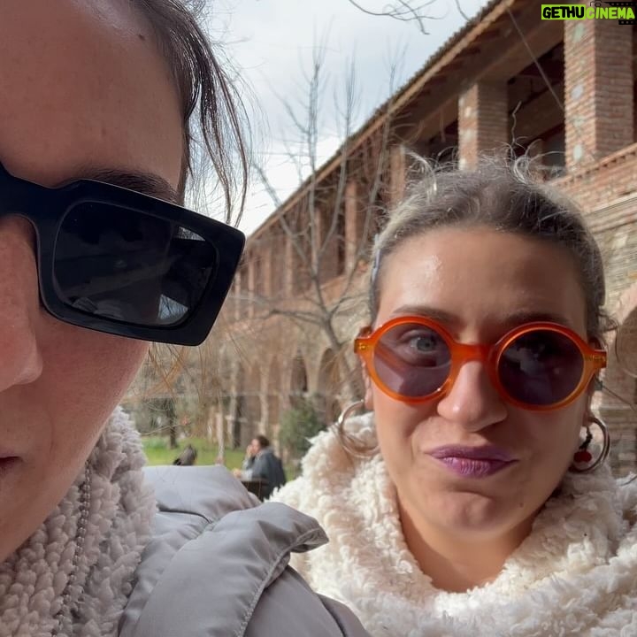 Gözde Cığacı Instagram - Kelimelere henüz dökmeye bile kıyamadığım “ilk” ler yaşadım…öyle bi his ki bunun sonu yok biliyorum.Kendimle yüzleştiğim,reddedip pes etmek isterken kendime inancımın hep körüklendiği bi kamptı…Ben ayaklarım yere basıyor sanmışım,ben aşık oldum sanmışım ve ben nefes aldığımı zannetmişim… Sizi benim yoluma çıkaran her şeye şükür ve Teşekkür 🙏🏻 @mustafatoltek @cigayoga @kentligurular Ağlamakta bizdendi,katılarak gülmekte ve tabi orda bulunan herkes de (: hepimiz bir iz 🤍 “Yüreğimiz kıymet bilene emanet” Mevlânâ Celâleddîn-î Rûmi