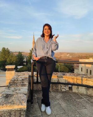 Gülçin Hatıhan Instagram - Caaanım Midyat’ımdan.. Herkese sevgilerimle ♥️ 
From my precious Midyat, with tons of love 💞 
📸 @aslisamat @elvan_demirez 🙏🌸