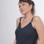 Gülçin Hatıhan Instagram – Bir yaş daha büyüdüm. Bu geçtiğimiz sene pek çok hediye ile doluydu benim için. Hayatın bana bahşettiği tüm lütufları şükürle karşılamaya devam edeceğim. Biriktirdiğim birbirinden güzel dostlarım, tüm sevdiklerim, kedilerim, ailem, işim gücüm, evim barkım, sağlığım için minnetle doluyum. Kutlayan kutlamayan herkese çok teşekkür ederim. Hepimizin yüzünden gülücük eksik olmayan bir sene olsun 🙏💓🧿
.
.
.
.
📸 @busearsslan @aslisamat 💖💖