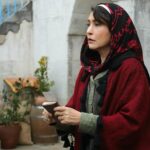 Gülçin Hatıhan Instagram - İnanılmaz iyi bir senaryo, müthiş görsel şölen, muazzam reji, aşırı iyi oyunculuklar izleyeceğiniz bir destan geliyor bu akşam ekranlarınıza. Öyle çok emek var ki! Tüm ekip arkadaşlarımın gönlüne, soğukta donan ellerine, güzel gören gözlerine sağlık. 🤩 Yolumuz açık ve uzun olsun. 🙏🧿🌳 Akşama bekleriz efendim @trt1 @karaagacdestanidizitrt 📸 @adm.merve 👏🙏♥️